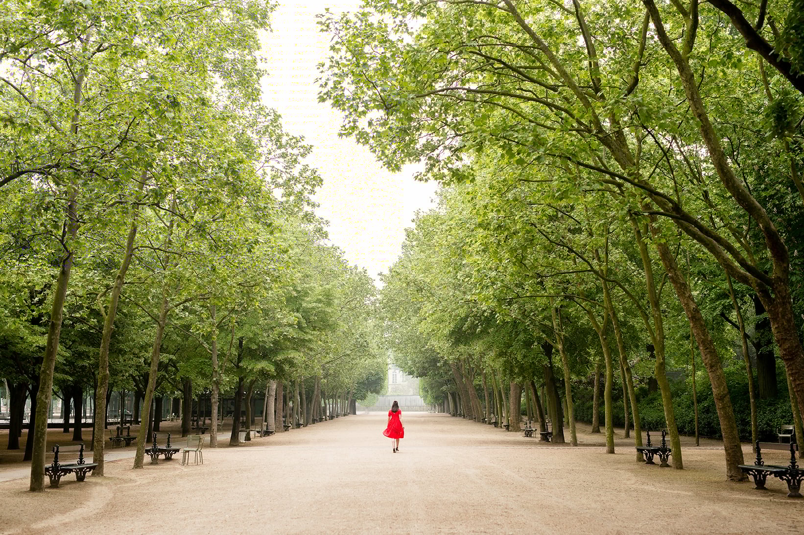 red dress paris luxembourg gardens