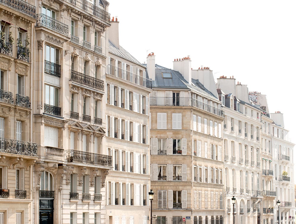 travel essentials for long flights. what to pack for the plane for Paris, France