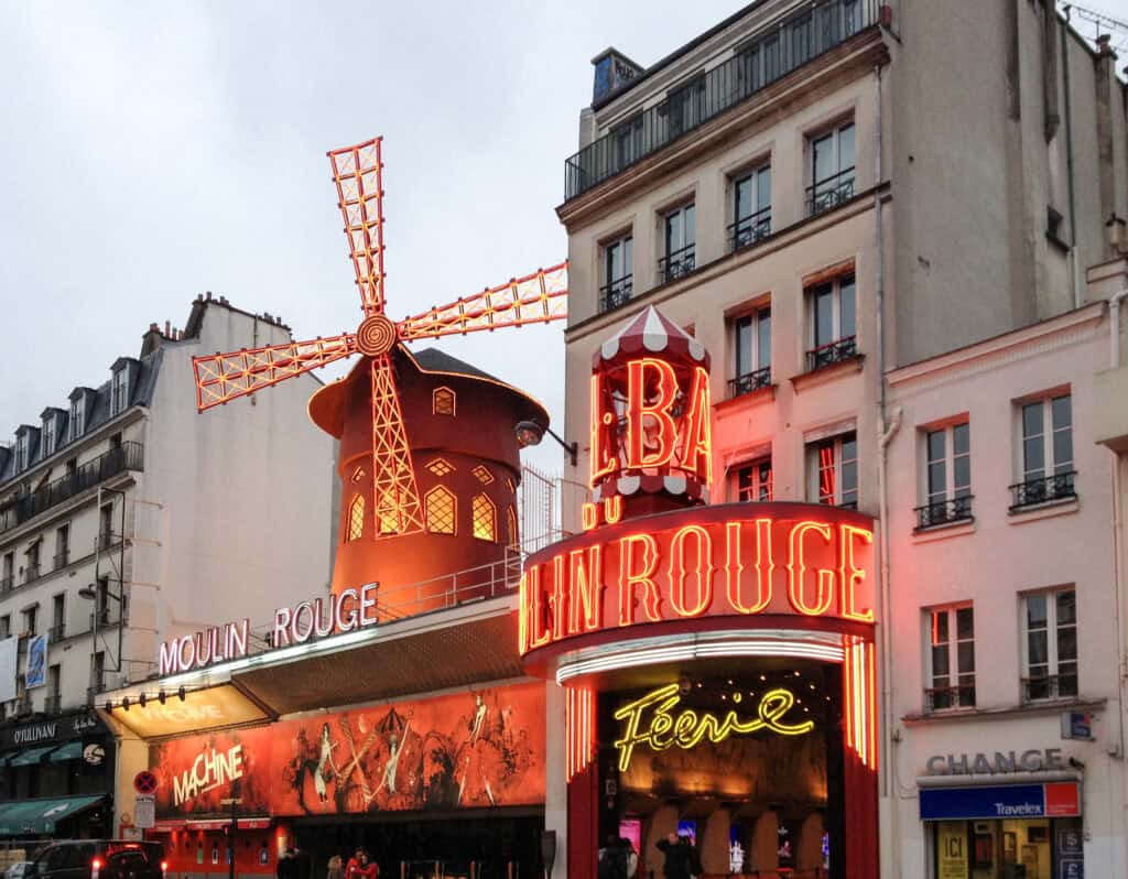 moulin rouge paris montmartre