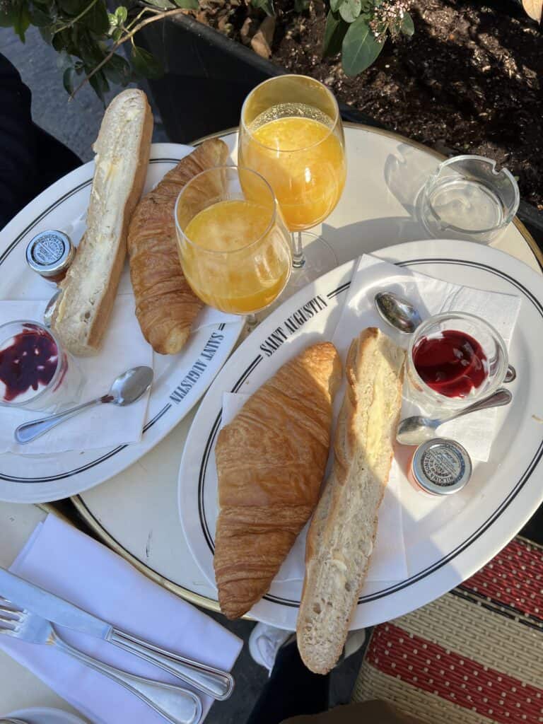 the cost of breakfast in Paris