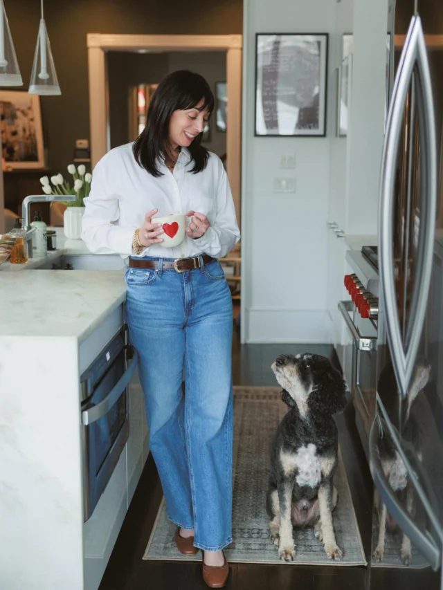 I had high hopes for a Valentine’s Day 💘 card this year, but it just didn’t happen. Enjoy the digital version instead from Henri 🐾 and me. Sending you all love today and always. 💗

Also, he was so into this shoot which isn’t always the case and you can see it on my face. 

Photos @yulia_sribna