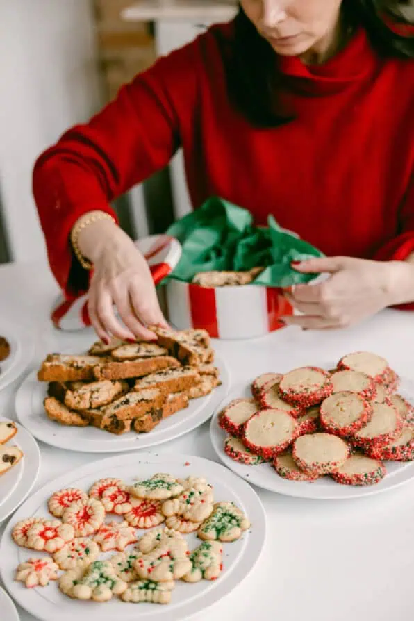 how to create a Christmas cookie box
