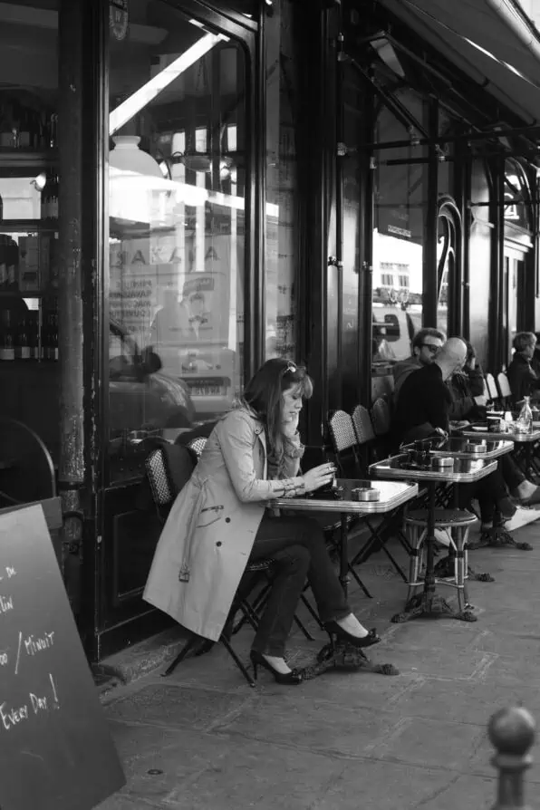 tips for booking a table for one in Paris